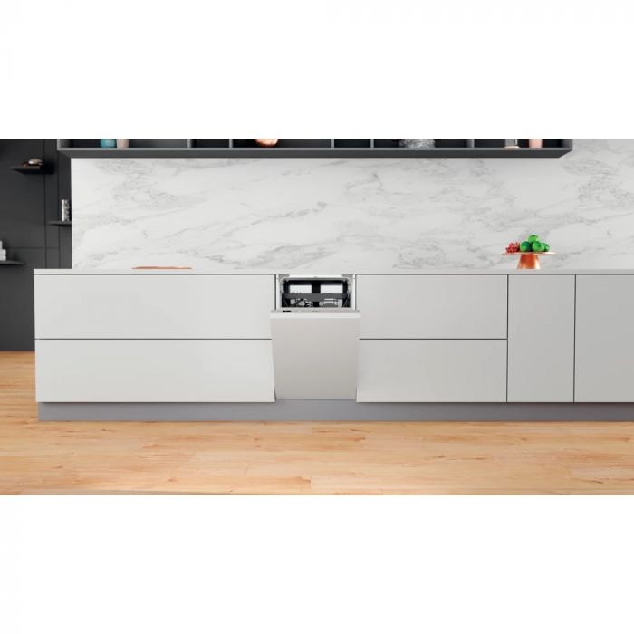 Вбудована посудомийна машина Whirlpool WSIC 3M27 C