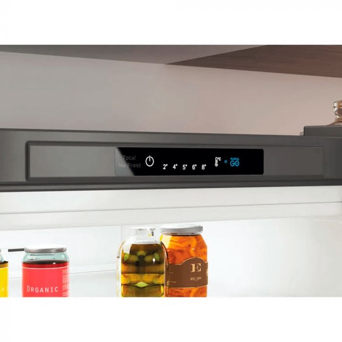 Холодильник Indesit INFC8 TI21 X0